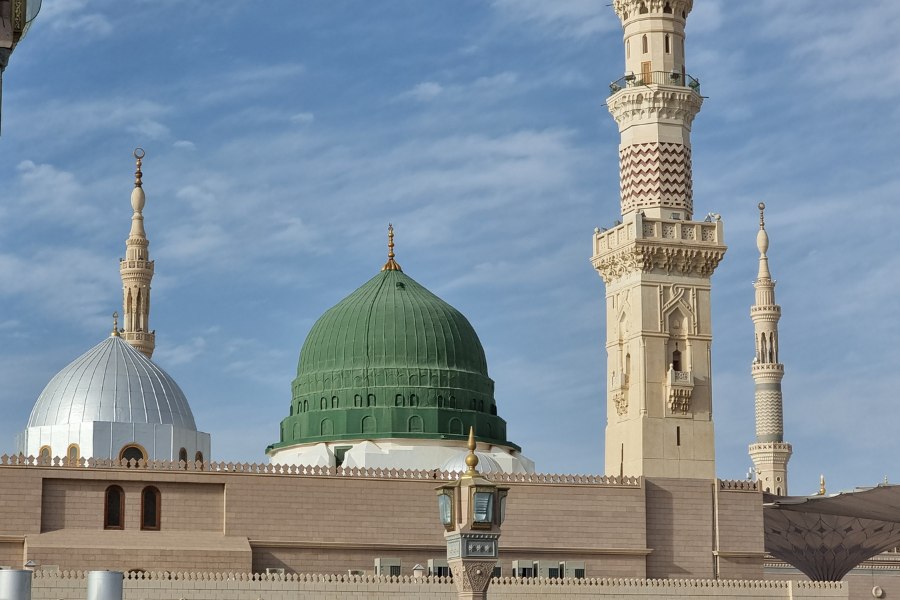How High Easter Demand Affects Umrah Package Prices and Hotel Availability? 