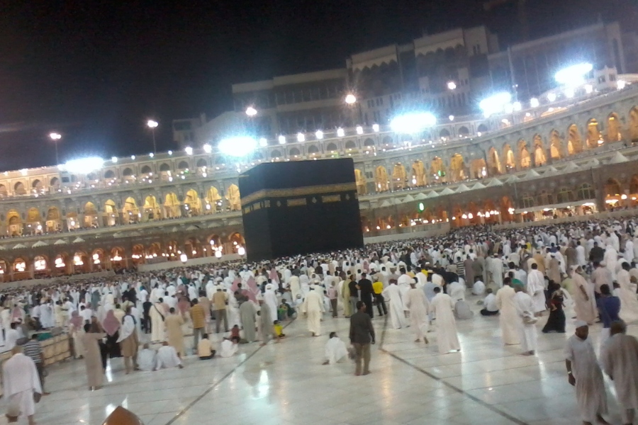 How High Easter Demand Affects Umrah Package Prices and Hotel Availability? 