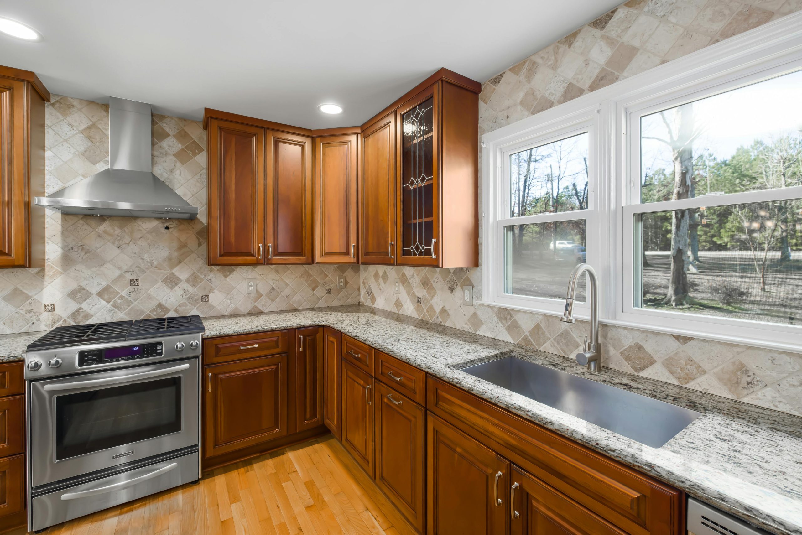 The Benefits of Custom Cabinets in Your Kitchen Renovation
