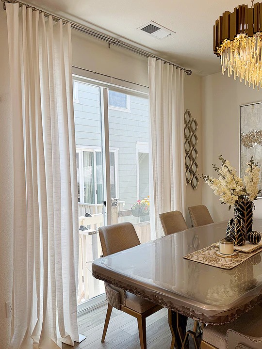 Linen Roman Blinds: The Natural Elegance of Outdoor Curtains