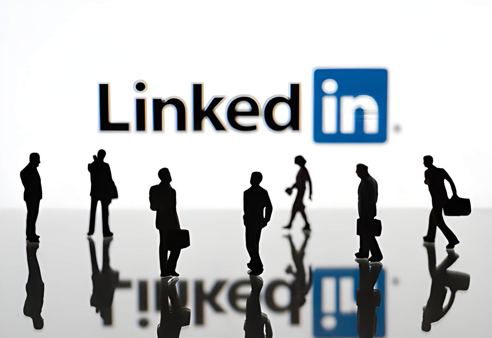 How the Best Social Media Marketing Experts Build Brand Authority on LinkedIn
