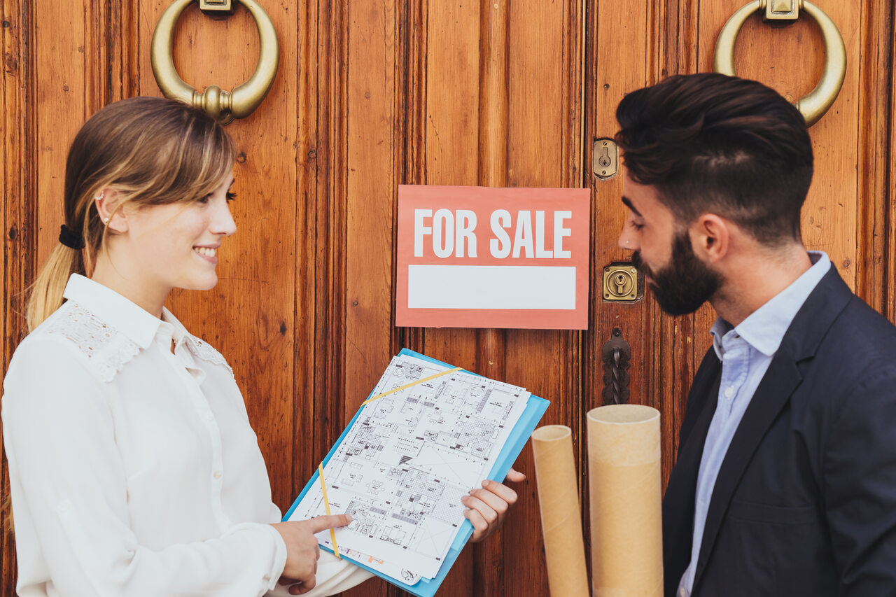 How It Differs From a Traditional Real Estate Agent - Reeland Investments