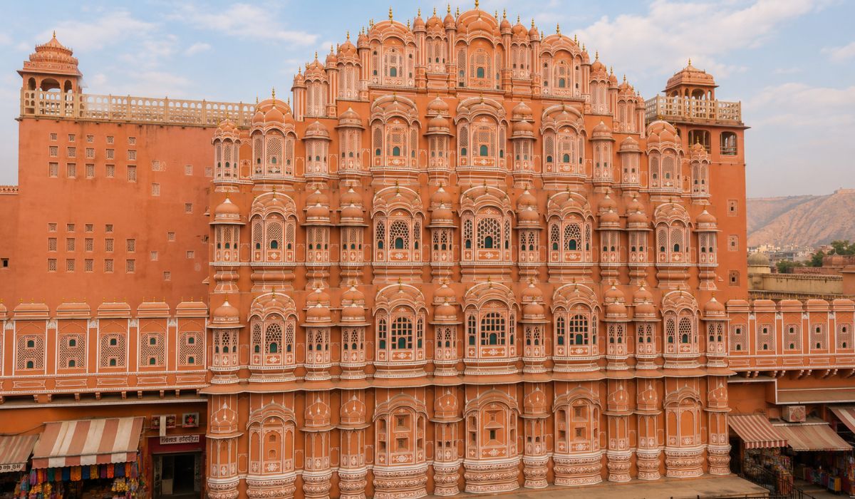 Hawa Mahal pink sandstone facade in Jaipur old city How to Plan a Rajasthan Trip Covering Jaipur and Udaipur (Complete 2026 Guide)
