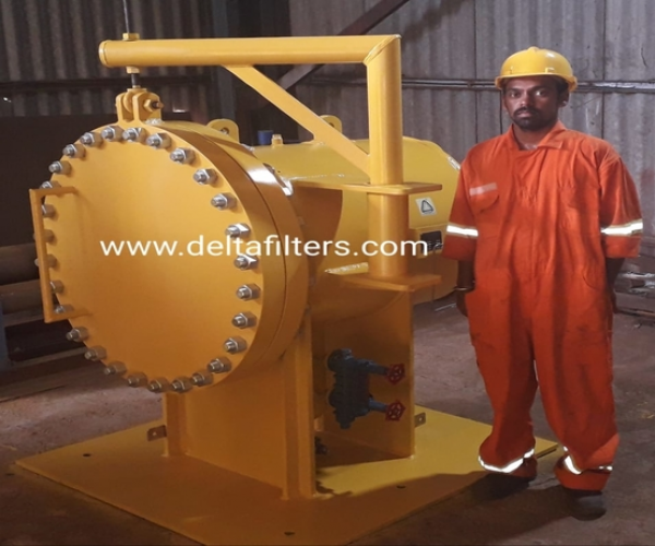 Industrial compressed air system with air moisture separator removing moisture and contaminants for efficient operation.