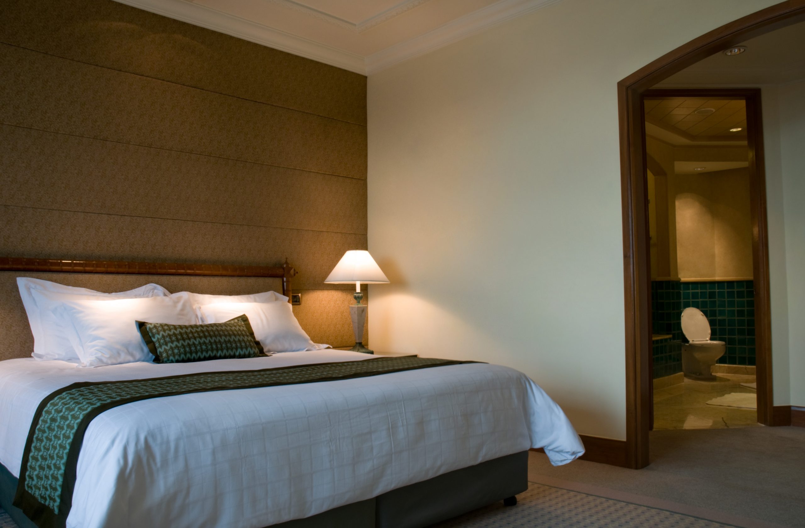 How Hotel Rooms Enhance Relaxation After Long Travel Days