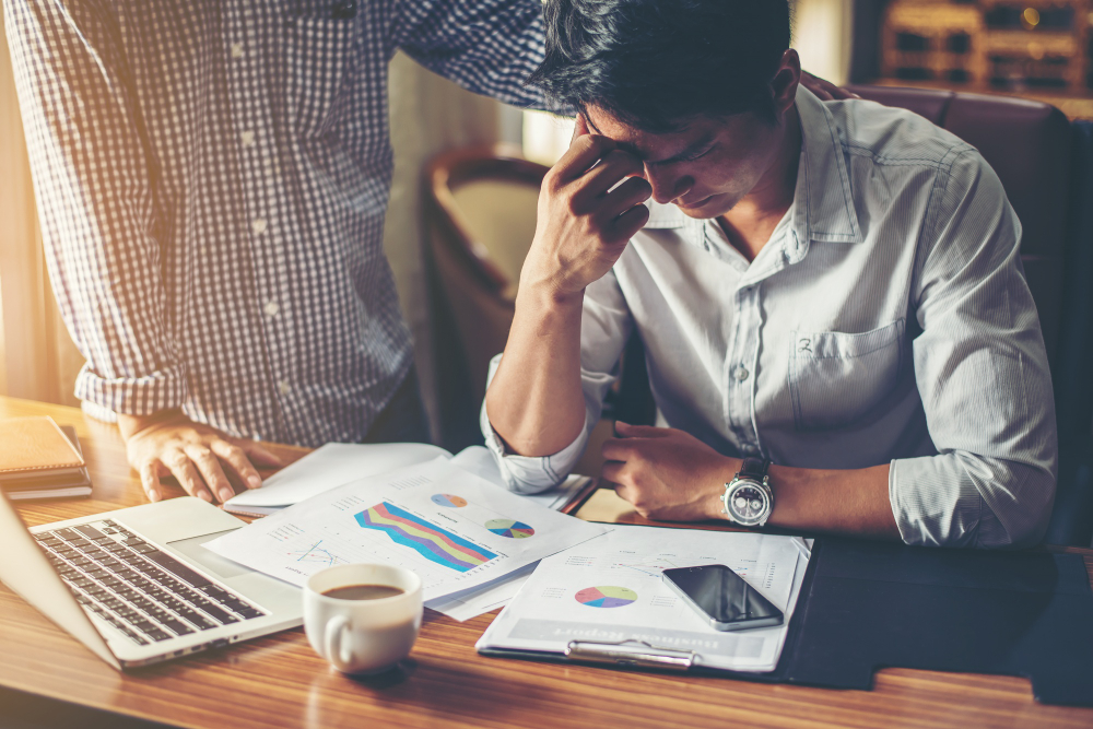 Why Law Students Struggle With Critical Evaluation in Assignments