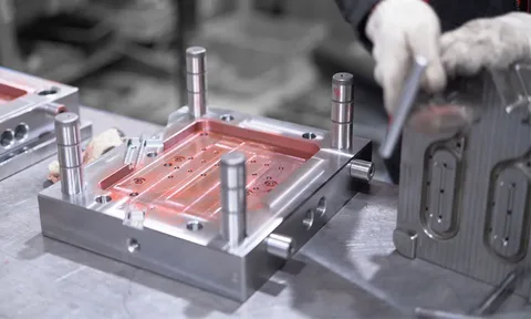 plastic injection mold making​