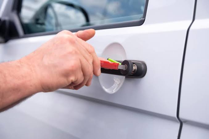Why Is an Auto Locksmith Better Than DIY Fixes?