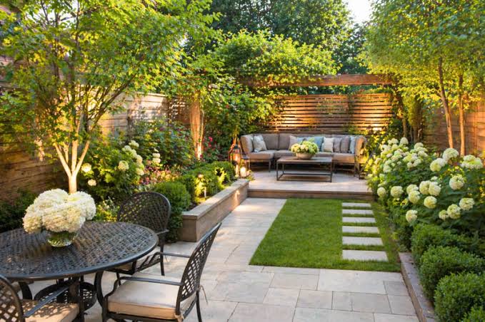 How Landscapers Design Stunning Backyard Makeovers?